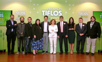 Foto de familia de los responables de la ONCE, autoridades y galardonados