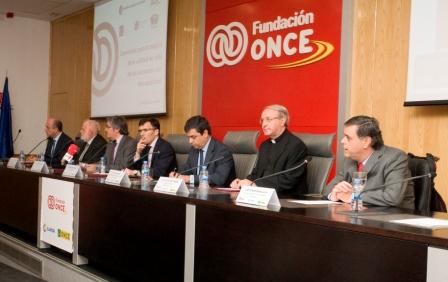 Representantes de los distintos cultos religiosos y de Fundación ONCE en la mesa presidencial del acto