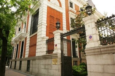 Vista de la entrada al edificio del Consejo General de la ONCE, en la calle José Ortega y Gasset, 18, de Madrid
