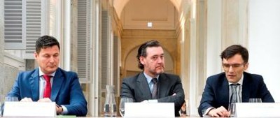 Miguel Zugaza, director del Museo del Prado; Josep Alfonso Caro, director de la Fundación AXA; y Alberto Durán, vicepresidente de Fundación ONCE