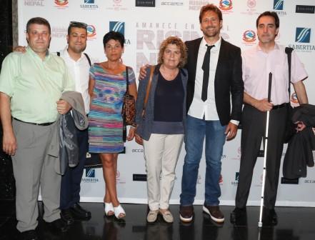 Representantes de la ONCE y su Fundación con el director de Rising Nepal