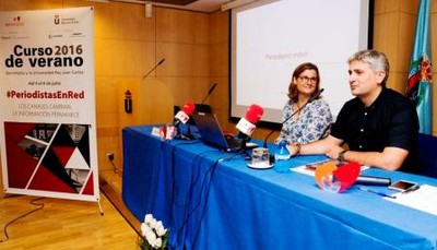 El periodista Chema Doménech, secretario del Curso de Verano, durante una de las presentaciones