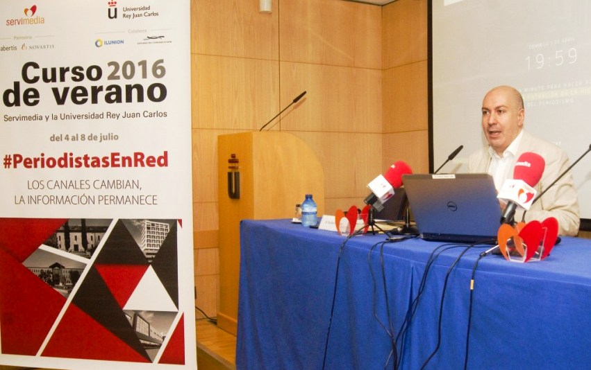 Nacho Carceero pronunciando su conferencia en el Curso
