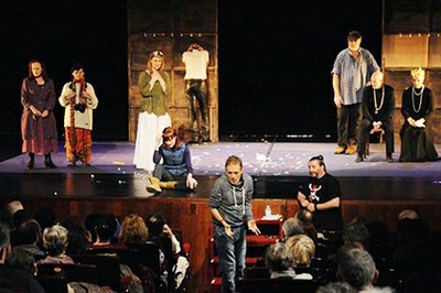 La Luciérnaga en escena