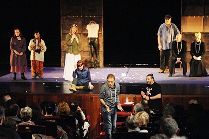 La Luciérnaga en escena