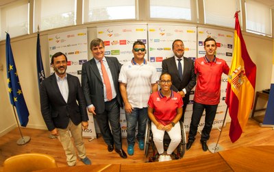 Casinos, Perales y José Manuel Ruiz, con los máximos responsables de nuestro deporte paralímpico en la presentación de la lista para Río