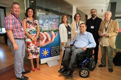 Los representantes de Fundación ONCE junto a otros ponentes en la Escuela de Verano de la Politécnica
