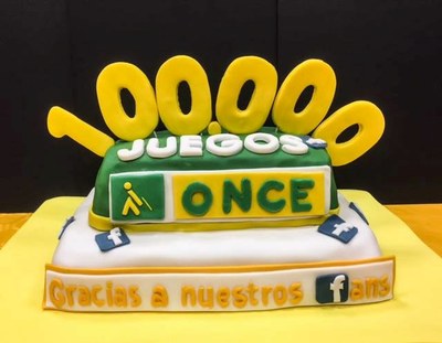 Montaje gráfico simulando una tarta de agradecimiento a nuestros seguidores en redes sociales