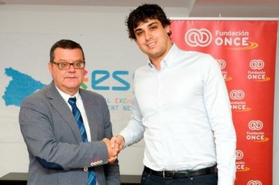 El director general de Fundación ONCE, José Luis Martínez Donoso, y el presidente de ESN España, Samuel López.