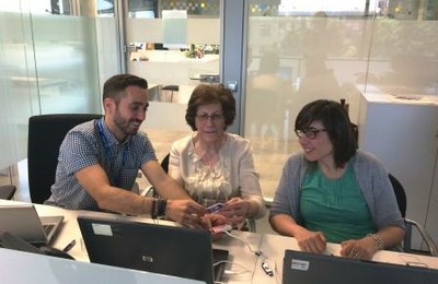 Profesionales de ILUNION Tecnología y Accesibilidad en su centro de trabajo