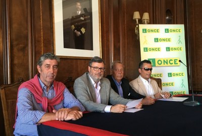 De izquierda a derecha: Joaquín Cobelo, comodoro del Real Club Náutico de A Coruña; Javier Ruiz de Cortázar Díaz, presidente de ASNUAGA; Germán Suárez, presidente del Real Club Náutico de A Coruña, y  Manuel Martínez, delegado territorial. 