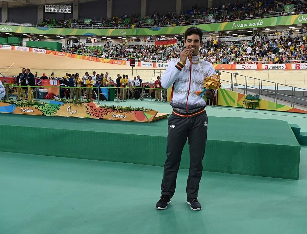 Cabello con su medalla de bronce