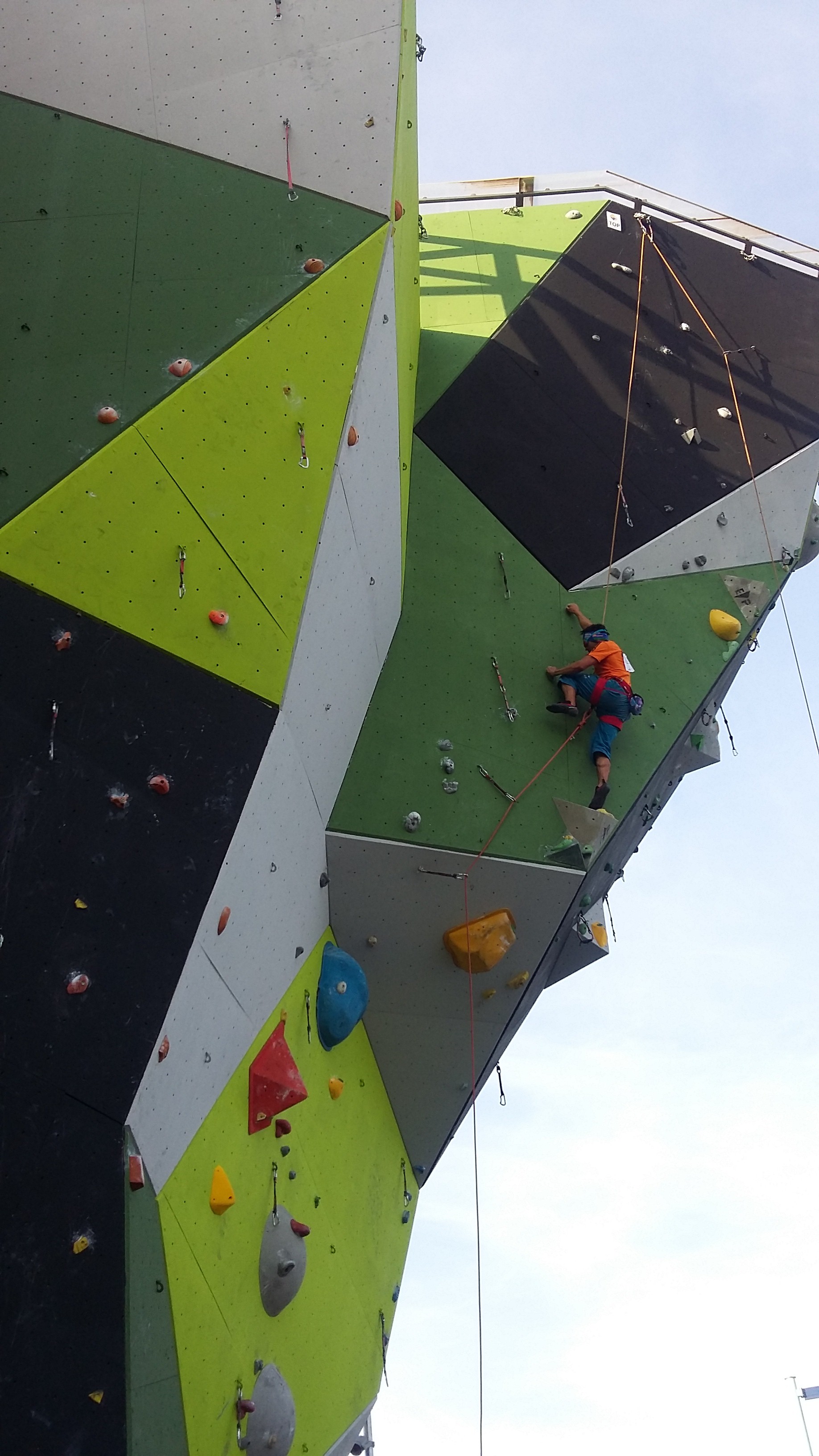 Javier Aguilar en plena escalada