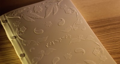 Portada en relieve de "Silencio"