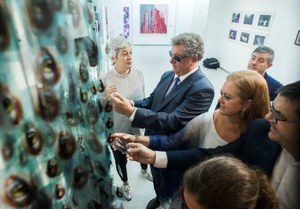 Visitantes en la exposición