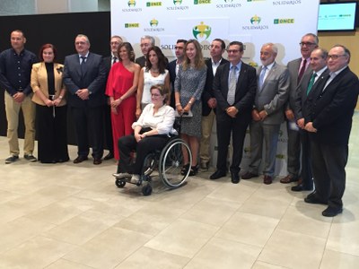 Foto de familia de autoridades y premiados en Aragón
