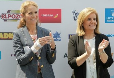 La infanta Elena (a la izquierda) aplaude en Río en el acto de presentación de resultados del equipo español
