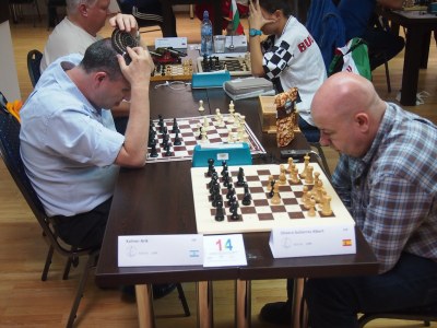 Albert Olivera (a la derecha), durante la disputa de una de las partidas del Campeonato del Mundo