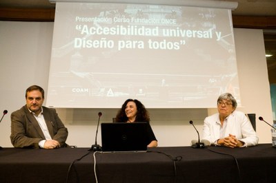 Fefa Álvarez, a la derecha, en el acto de presentación del curso