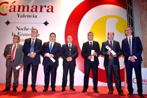 Los galardonados en la Noche de la Economía Valenciana, sobre el escenario
