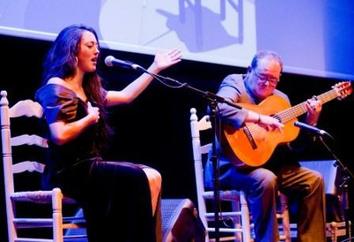 Julio Garrido cantando