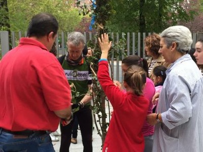 Acto de la plantada del arbol en el CRE de Madrid