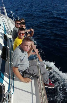 Jóvenes afiliados en la borda 