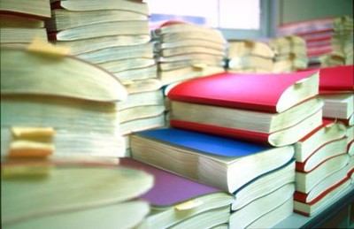 Pila de libros en braille