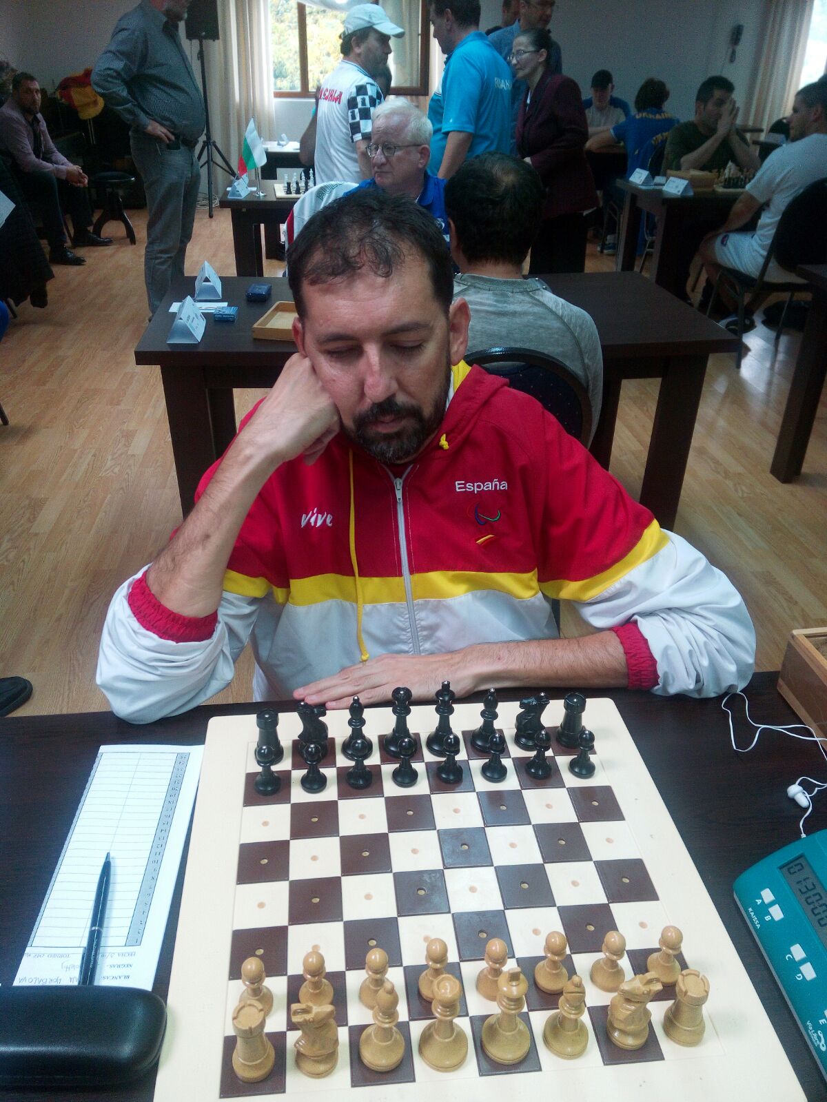 David Zanoletty, en plena concentración durante el Campeonato del Mundo de Ajedrez para Ciegos y Deficientes Visuales, en Rumanía