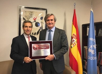 Oñoro junto con el embajador de España en la ONU, Román Oyarzun
