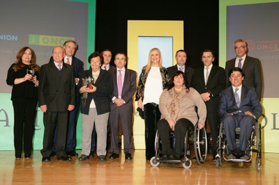 Foto de familia de autoridades y premiados en Madrid