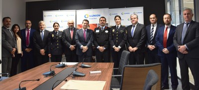 Foto de familia en el acto de entrega del reconocimiento a nuestro guarda de seguridad por el Ministerio del Interior