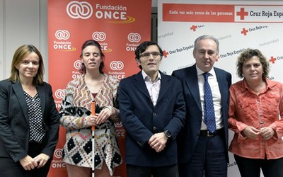 Los firmantes del convenio tras rubricar el acuerdo