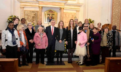 Los responsables de la ONCE valenciana, con Patricia Sanz y las homenajeadas en la región