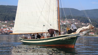 Participantes en el galeón tradicional en plena actividad
