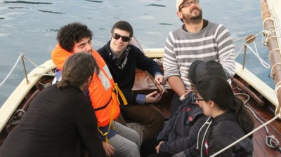 Participantes junto al patrón del galeón 