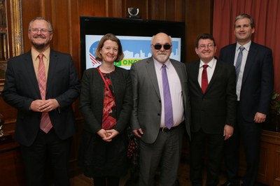De izquierda a derecha: Patricio Cárceles, Catherine Naughton, Yannis Vardakastanis, Ángel Sánchez y Alfonso Galiano