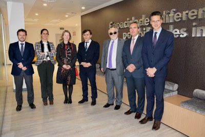 De izquierda a derecha, Javier Güemes -director técnico de RRII de la ONCE-, Ana Peláez -consejera general de la ONCE para el área de RRII- Catherine Naughton, Alberto Durán, Vardakastanis, Alejandro Oñoro y Fernando Riaño
