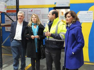 Ana Botella y Concha Andrés junto a los responsables de la ONCE e ILUNIÓN en Valencia