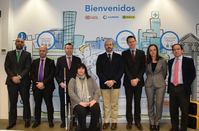 Pedro Rollán, en el centro de la imagen, junto a los responsables de ILUNION y del CERMI-Madrid