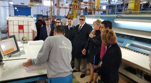 Momento de la visita del alcalde de Cartagena, José López Martínez, al centro de ILUNION