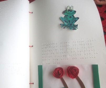 Un cuento en braille y en relieve