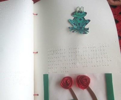 Un cuento en braille y en relieve