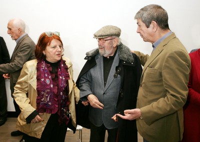Fanny Rubio y José Manuel Caballero Bonald (en el centro), ambos jurado de Cuento, conversan junto al editor de Poesía Jesús García Fanny Rubio y José Manuel Caballero Bonald (en el centro), ambos jurado de Cuento, conversan junto al editor de Poesía Jesús García