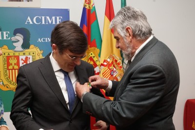 Alberto Durán recibe la medalla de ACIME