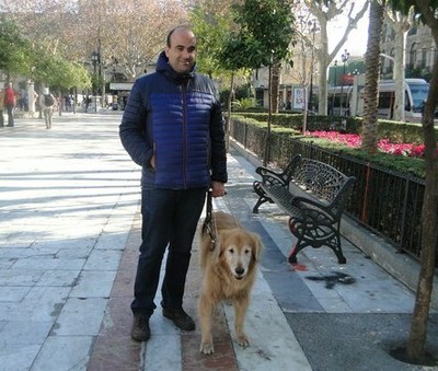 Emilio Ortiz pasea con Spock