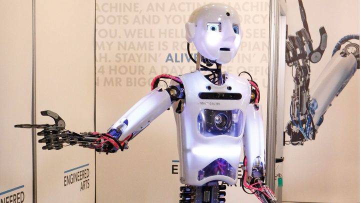 Uno de los robots de última generación, de aspecto androide, en la feria celebrada en Madrid