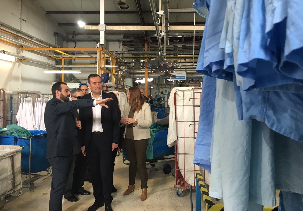 Carlos González durante su visita a las instalaciones