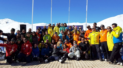 Foto de familia de los participantes en esta II Copa de esquí de la FEDC