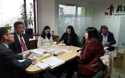 Reunión en las oficinas de Agora Colombia en la sede del SENA